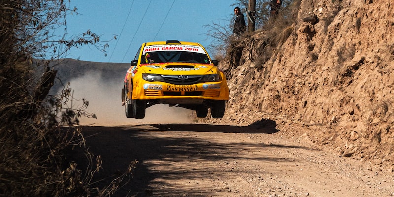 Hoe snel gaan rallyauto's in MPH?